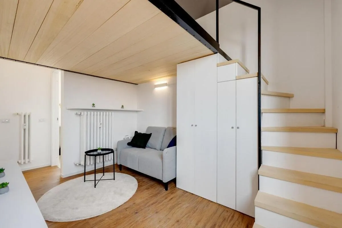 מילאנו Homeby, Cozy Penthouse 0*,